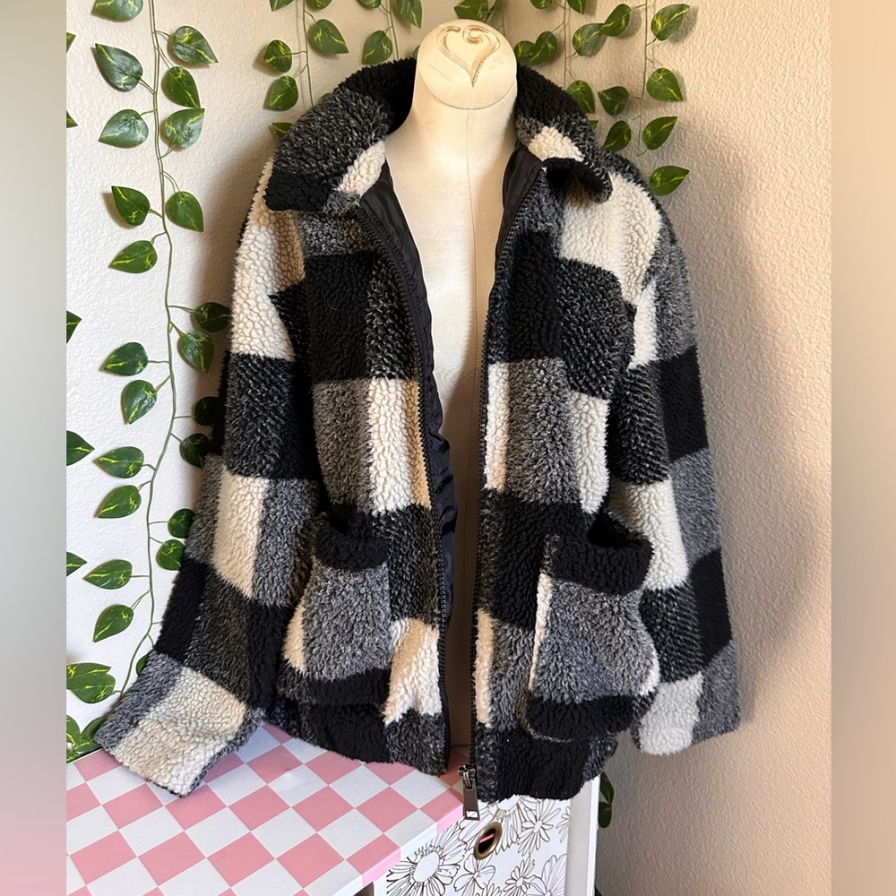 American Eagle Outfitters Black and Gray Teddy Jacket